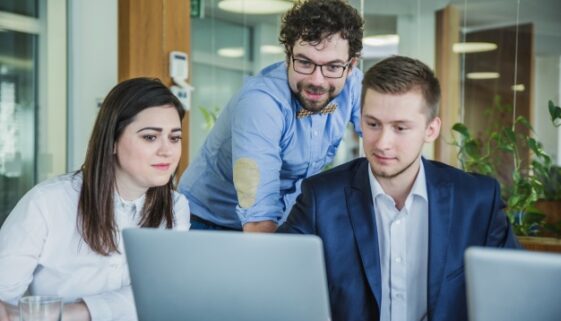 Os colaboradores são os principais responsáveis pelo sucesso da sua empresa. Sem uma equipe comprometida com resultados, as empresas não conseguem a produção necessária, acompanhar as demandas do mercado e, consequentemente, aumentar a lucratividade.